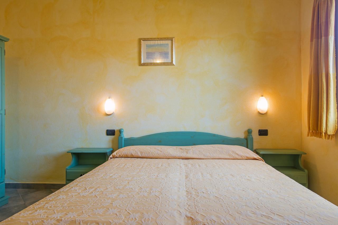 Residenza Gli Ontani Hotel Орозеи Екстериор снимка