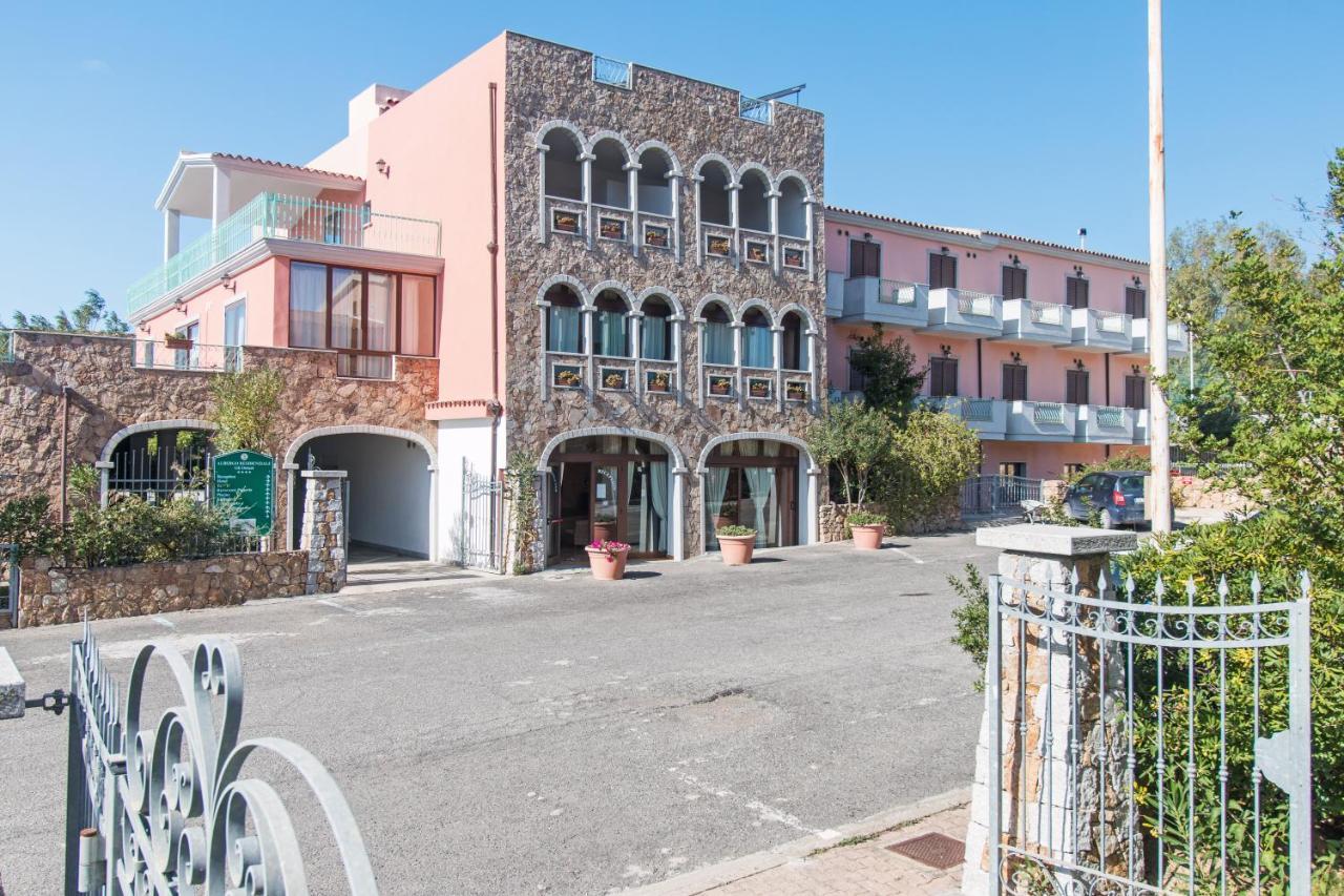 Residenza Gli Ontani Hotel Орозеи Екстериор снимка