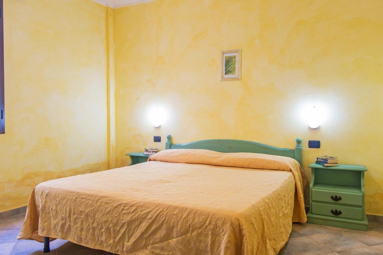 Residenza Gli Ontani Hotel Орозеи Екстериор снимка
