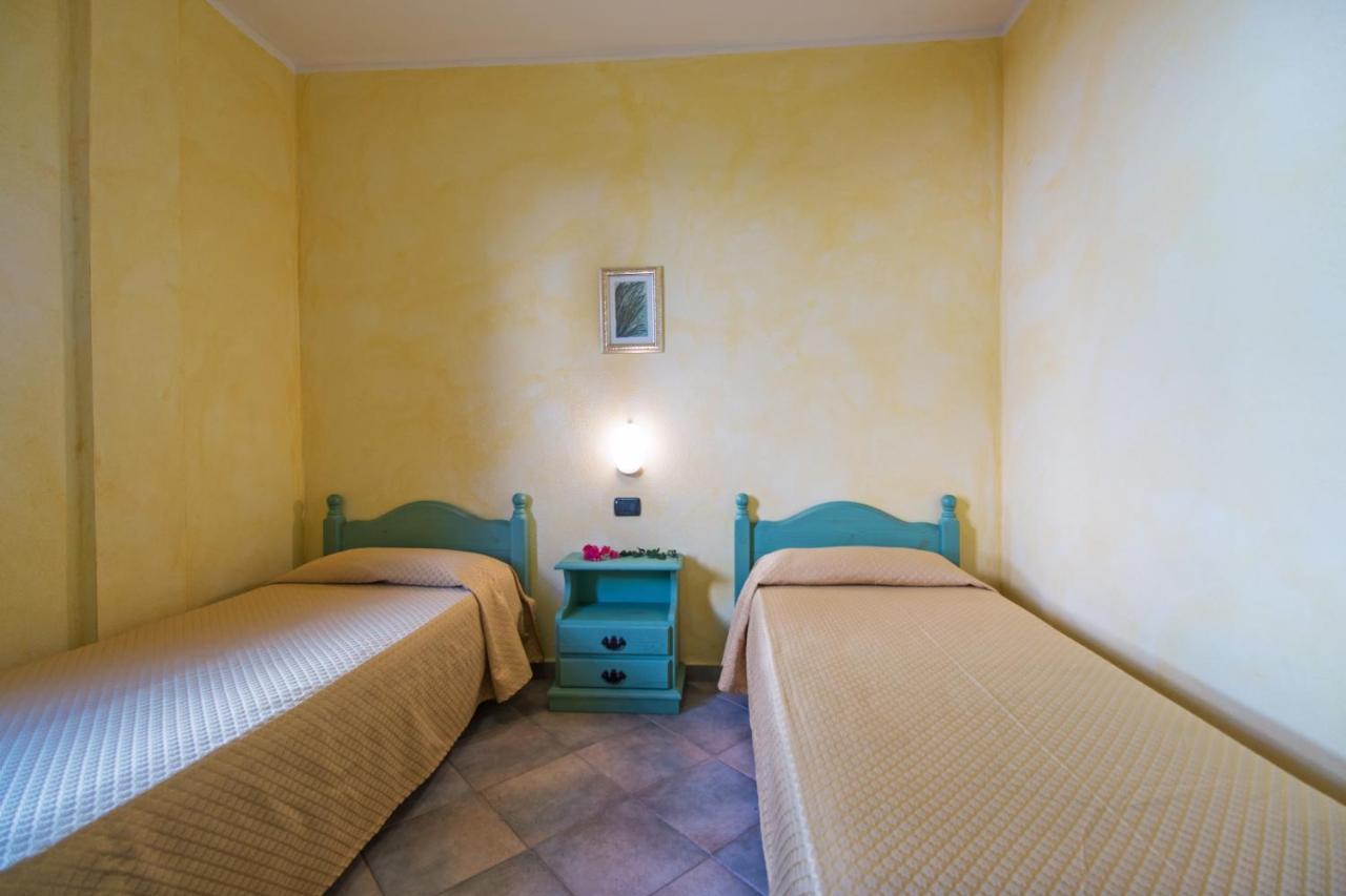 Residenza Gli Ontani Hotel Орозеи Екстериор снимка