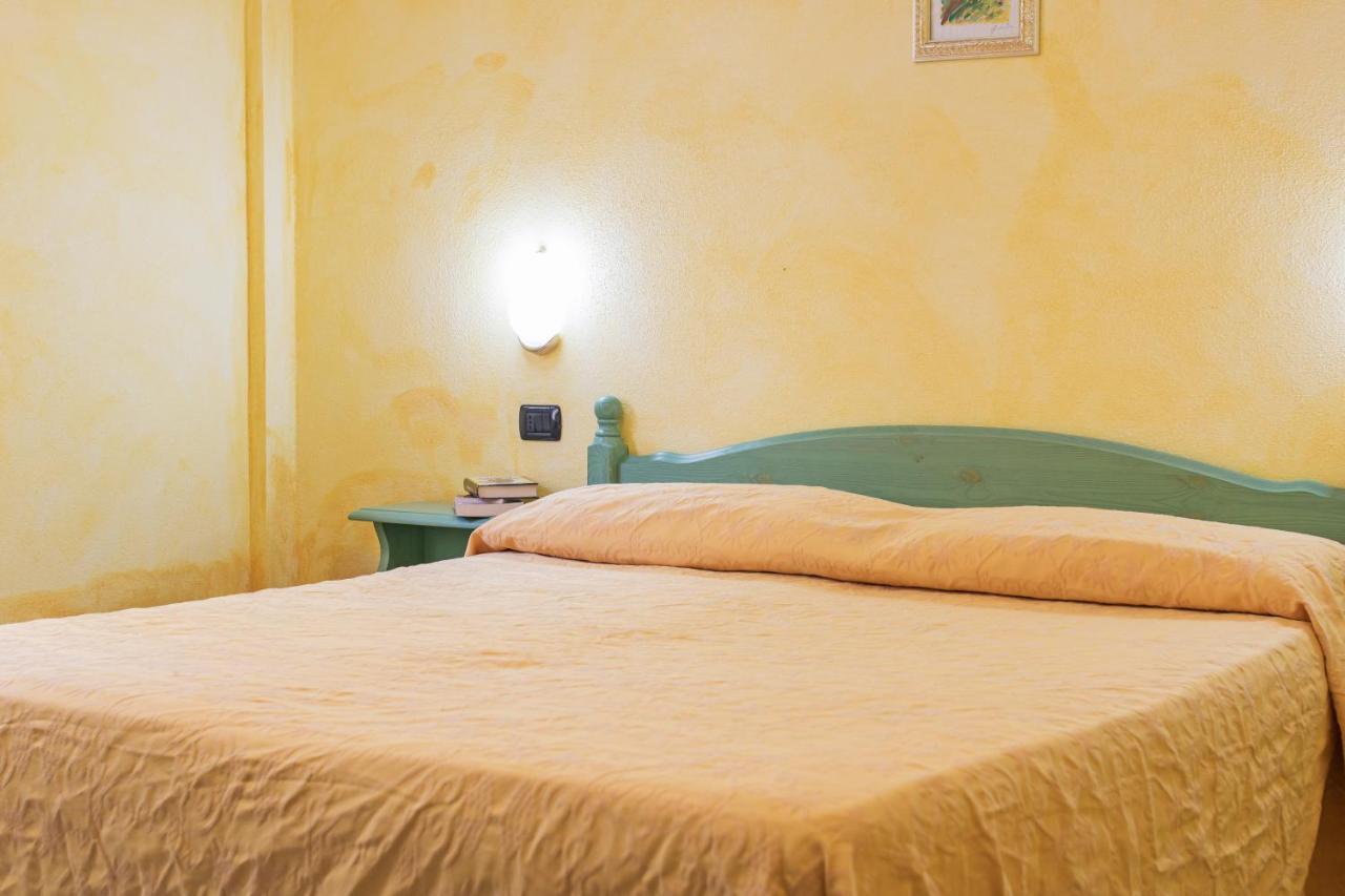 Residenza Gli Ontani Hotel Орозеи Екстериор снимка