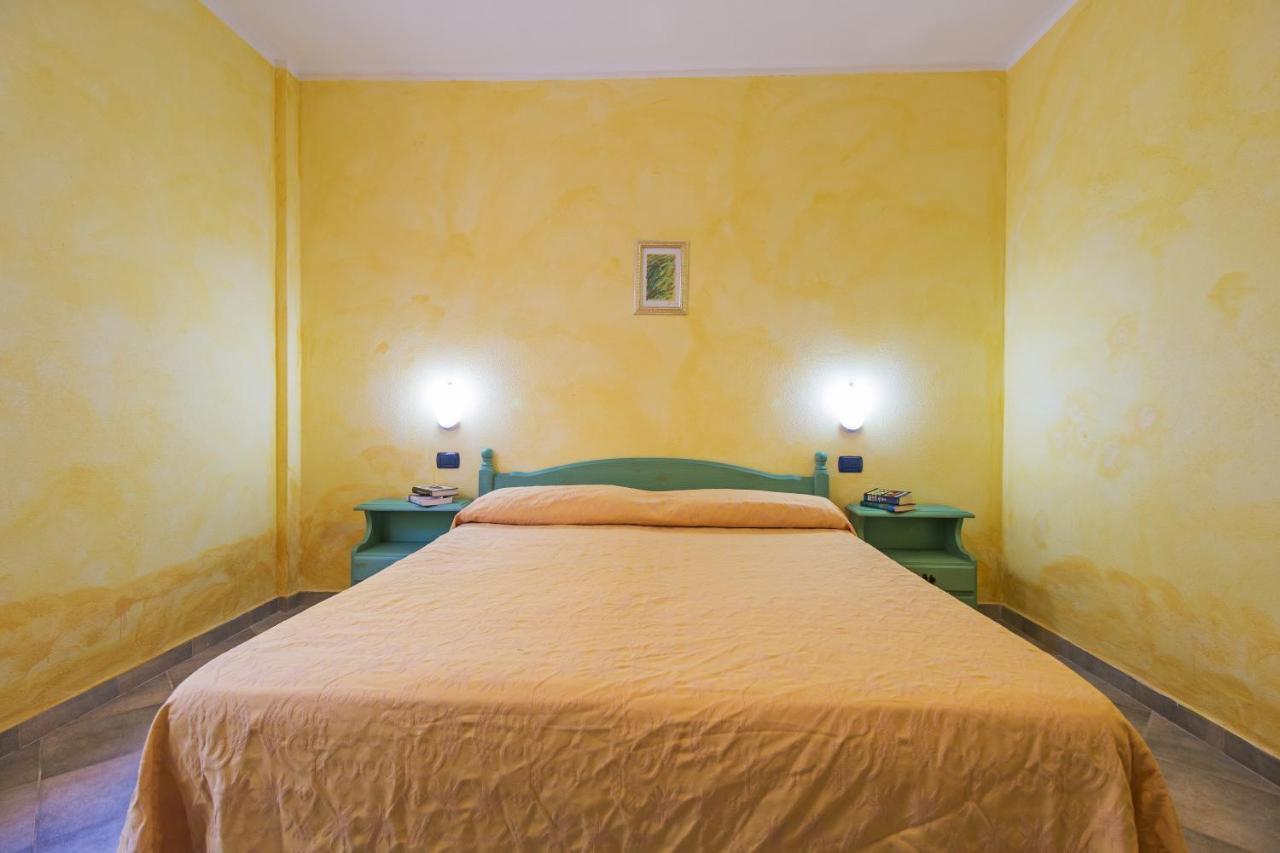 Residenza Gli Ontani Hotel Орозеи Екстериор снимка