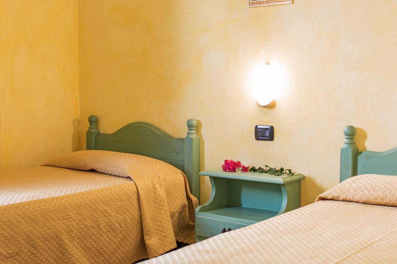 Residenza Gli Ontani Hotel Орозеи Екстериор снимка