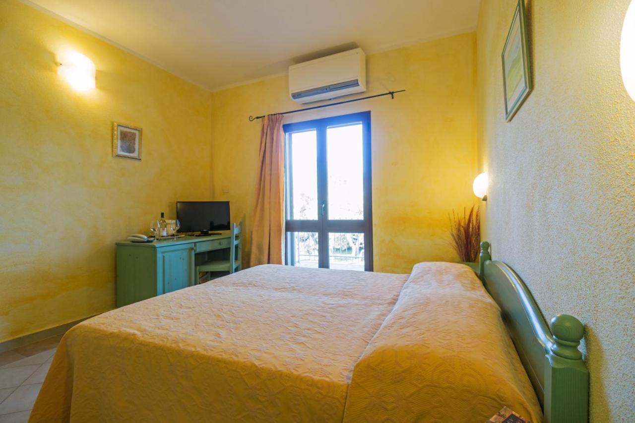 Residenza Gli Ontani Hotel Орозеи Екстериор снимка