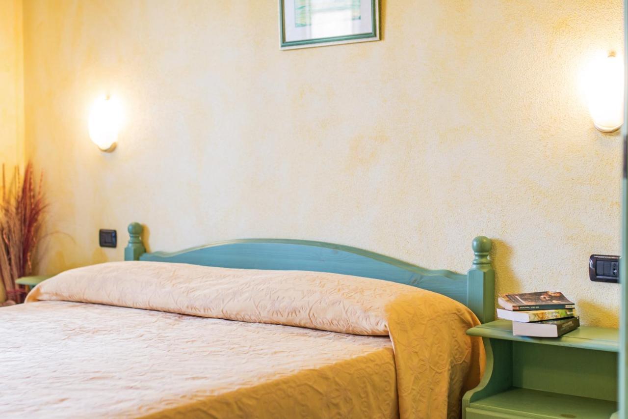 Residenza Gli Ontani Hotel Орозеи Екстериор снимка